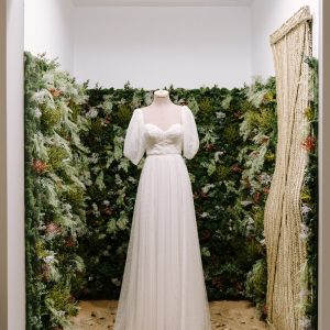 Jardín vertical en tienda de novias
