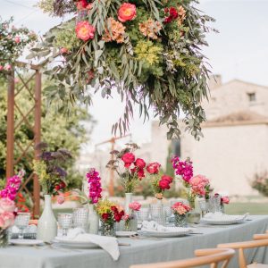 Cuatro estilos florales para mesas de boda de verano que te enamorarán